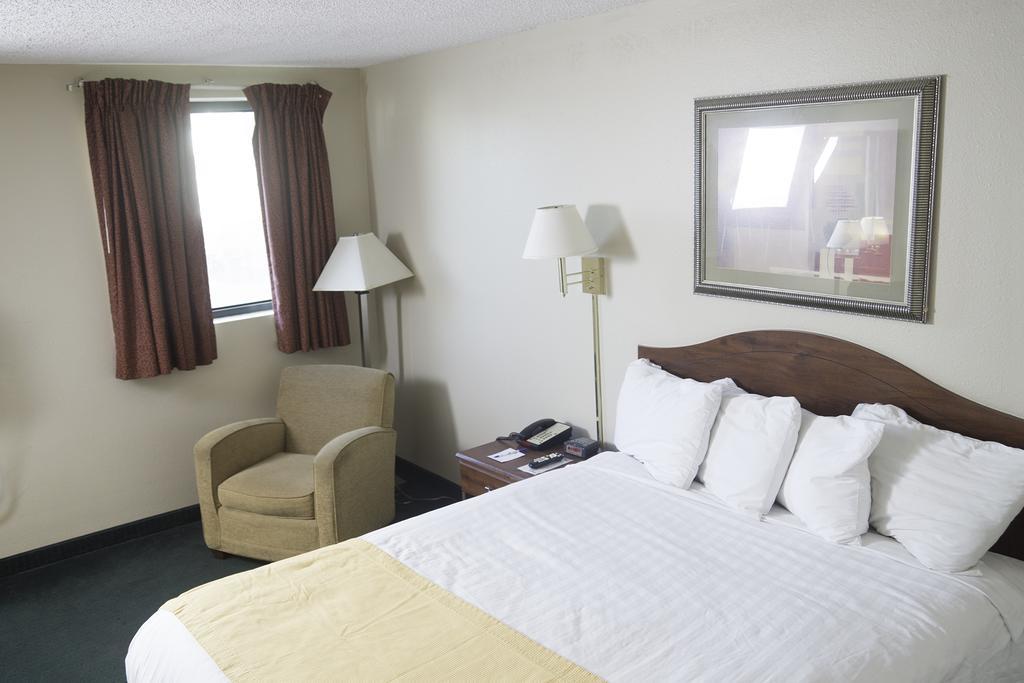 Americas Best Value Inn St. Louis / South Mehlville Exterior photo